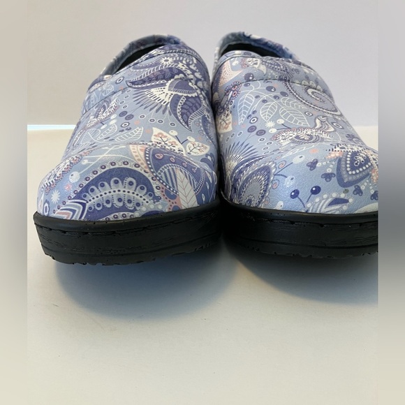 Ohmm Women’s “Grey Paisley” Clogs, Size 6 - Picture 7 of 8